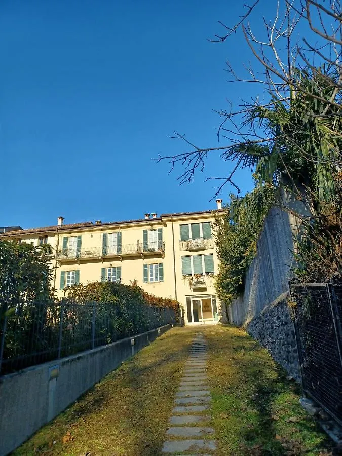 Feluca Lägenhet Luino